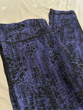 Kirkland Signature Blue and Black Patterned Leggings